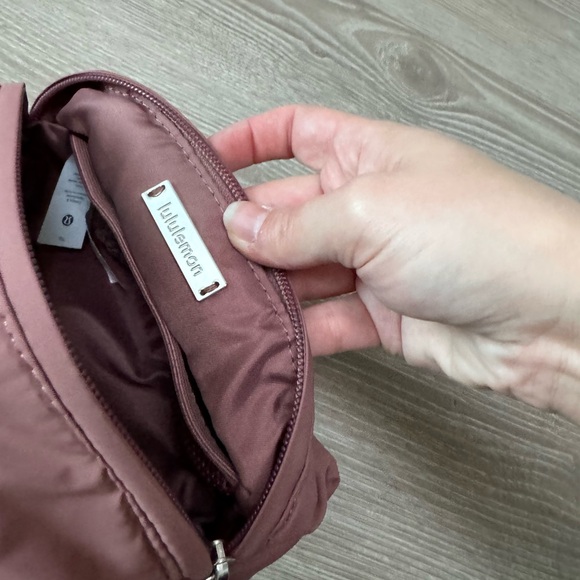 Lululemon cosmetic pouch - Picture 6 of 8